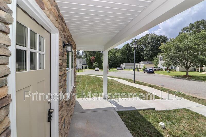 3973 Newhall Dr Nw - Photo 3 of 38