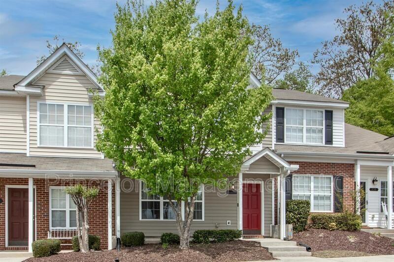 137 Lynch Cir - Photo 2 of 37