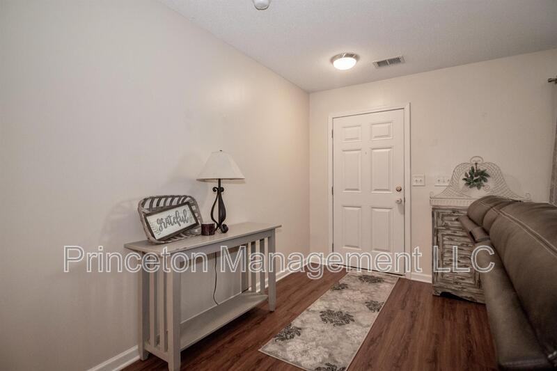 137 Lynch Cir - Photo 6 of 37