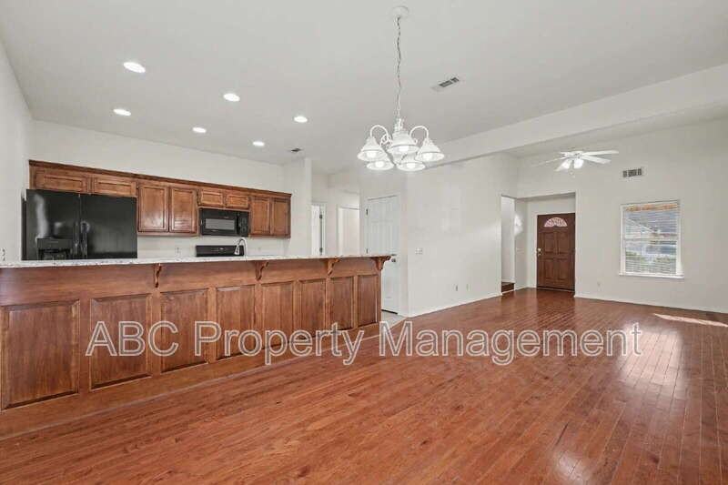 3006 Sw Deerfield Blvd - Photo 4 of 24