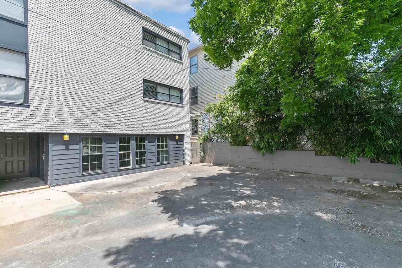 Fox Hall - Photo 2 of 50