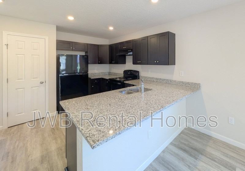 2342 N Davis St - Photo 4 of 18