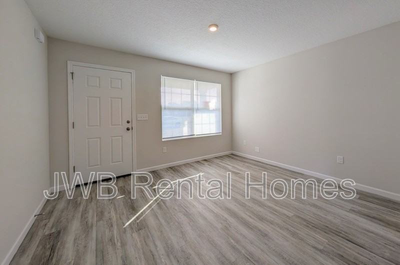 2342 N Davis St - Photo 6 of 18