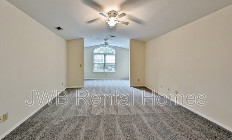 13810 Sutton Park Dr N #135 - Photo 5 of 9