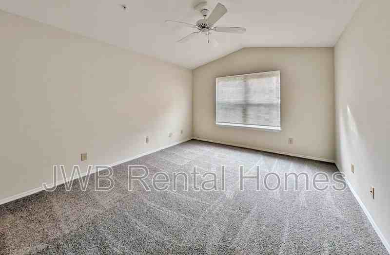 13810 Sutton Park Dr N #135 - Photo 6 of 9