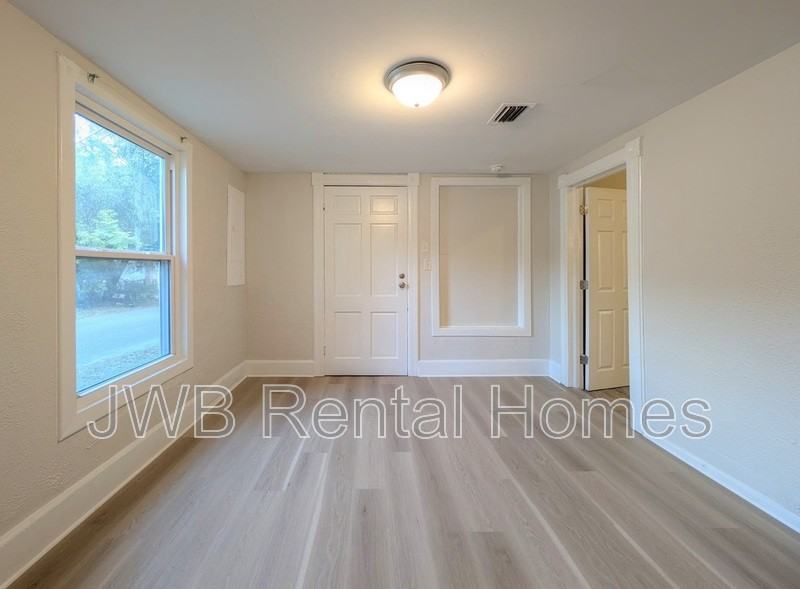 203 Spring St - Photo 6 of 17