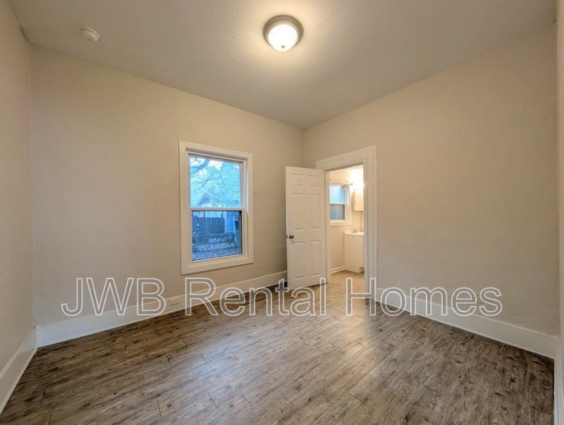 203 Spring St - Photo 7 of 17