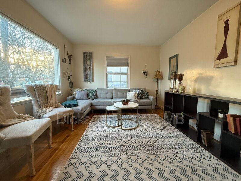 631 Cheney St - Photo 5 of 21