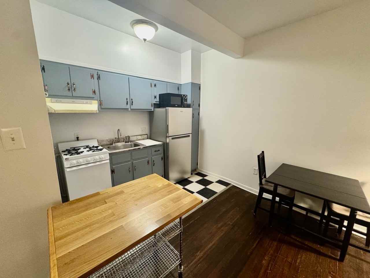 Helen Gardens - Photo 2 of 11