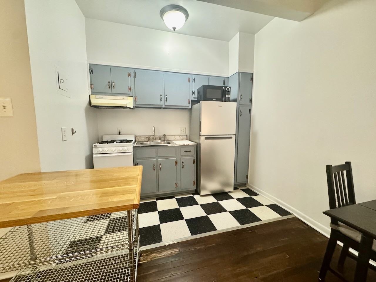 Helen Gardens - Photo 4 of 11