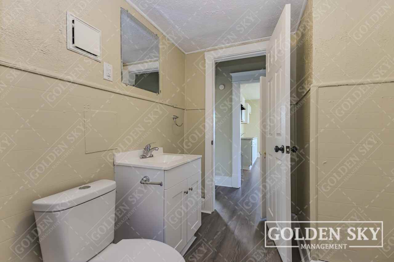 646 North Mulberry Street - Photo 4 of 10