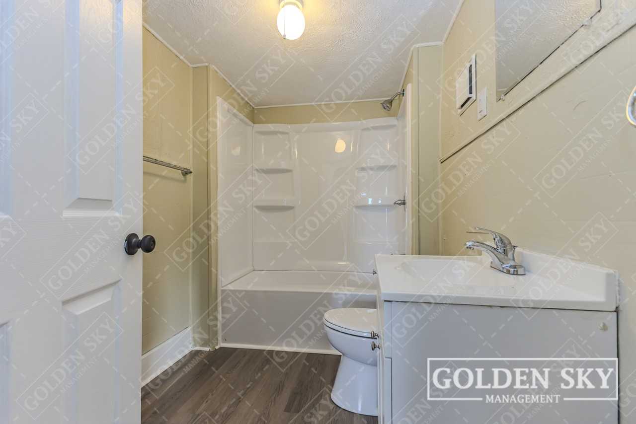 646 North Mulberry Street - Photo 5 of 10