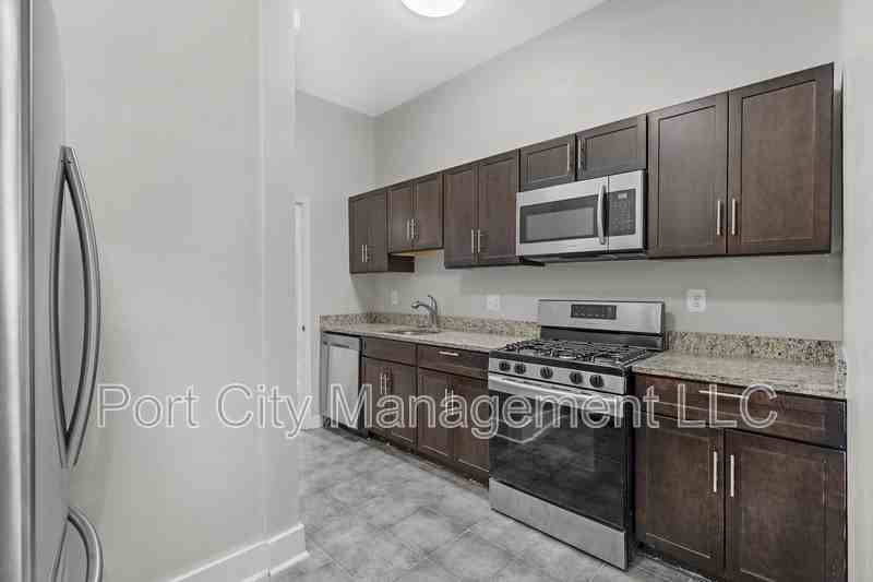 2121 Saint Paul St - Photo 7 of 18