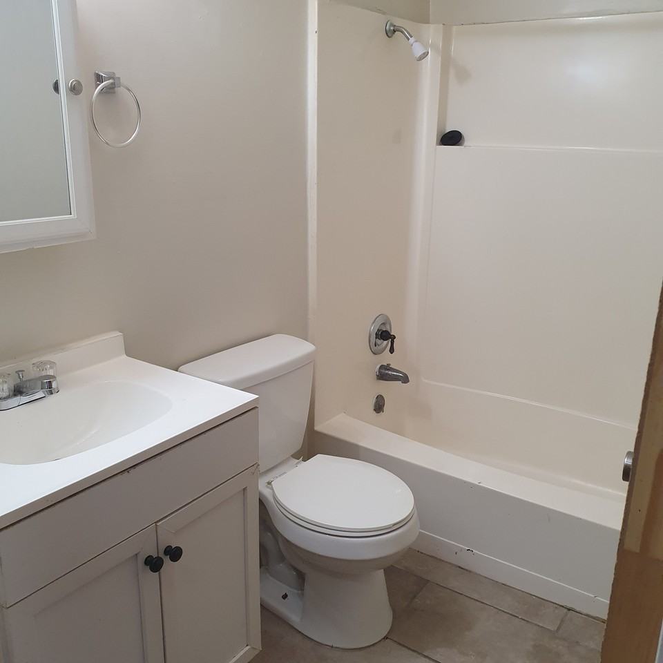 Hillview Apartments - Photo 2 of 11