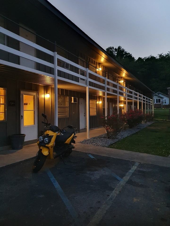 Hillview Apartments - Photo 7 of 11