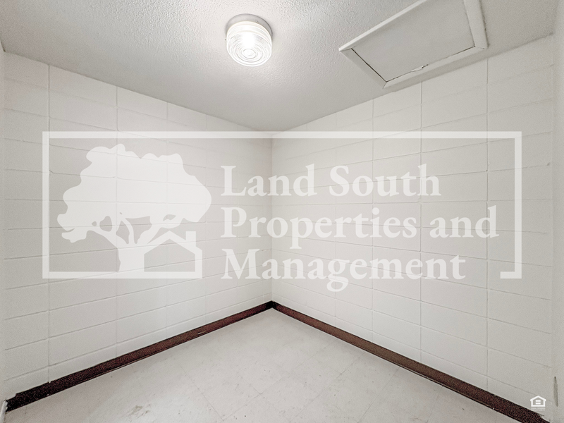 725 E Lime St #E - Photo 4 of 11