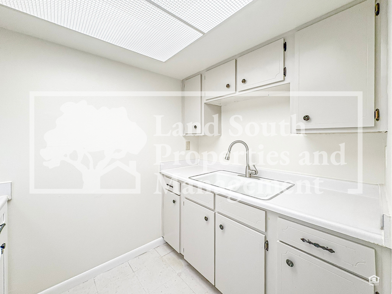 725 E Lime St #E - Photo 7 of 11