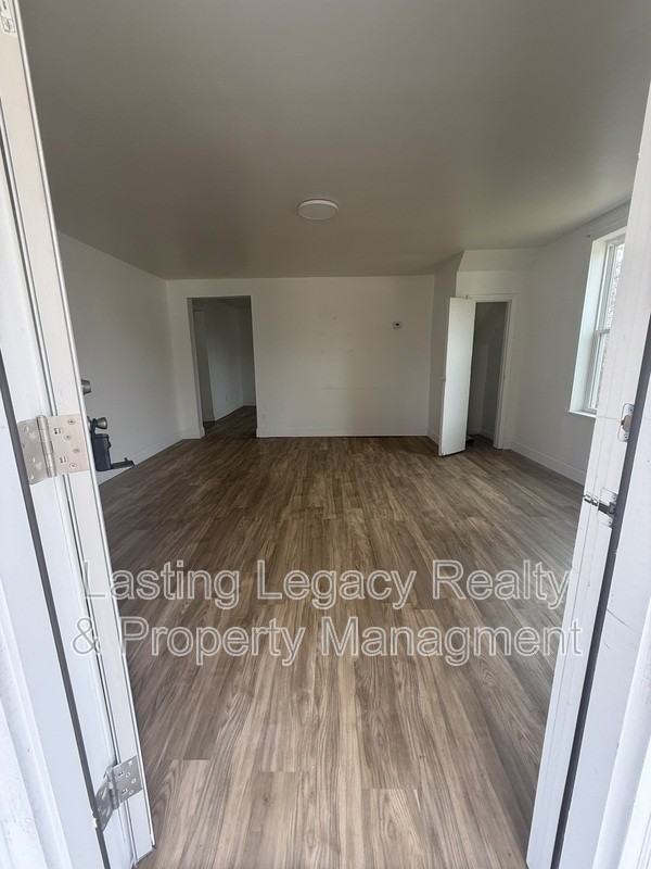 325 Jackson St - Photo 5 of 15