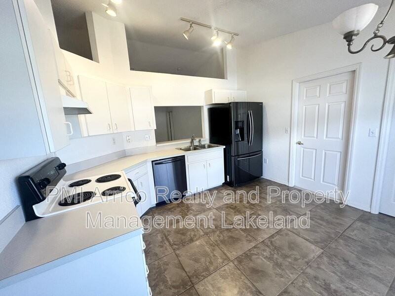 8150 Oakhurst Blvd - Photo 5 of 17