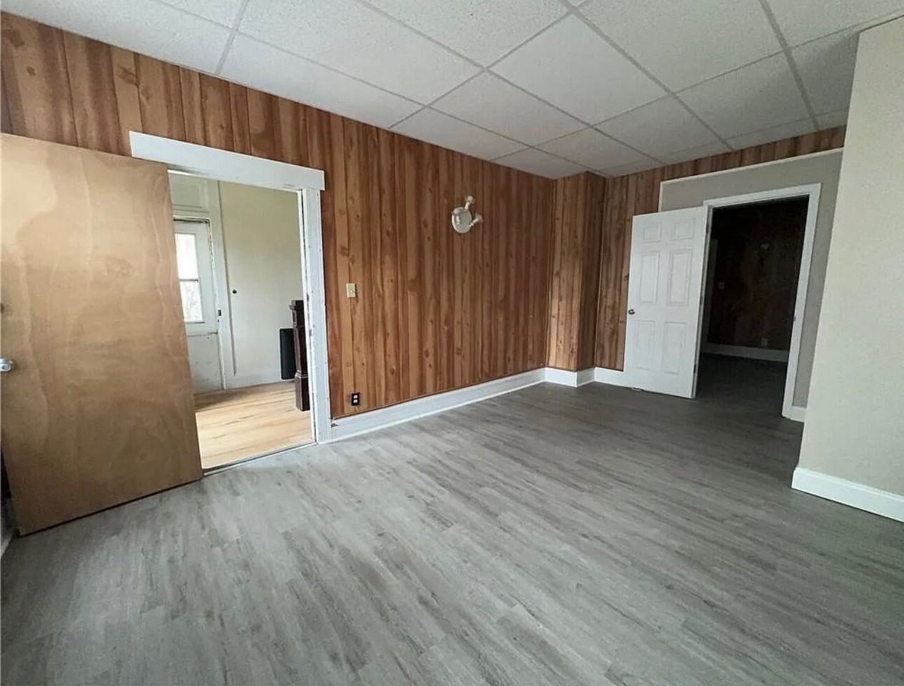 105 South College Street - Photo 5 of 9