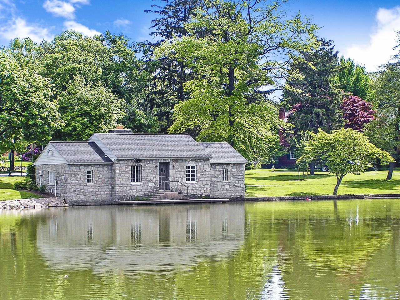 750 Carroll Parkway - Photo 3 of 11