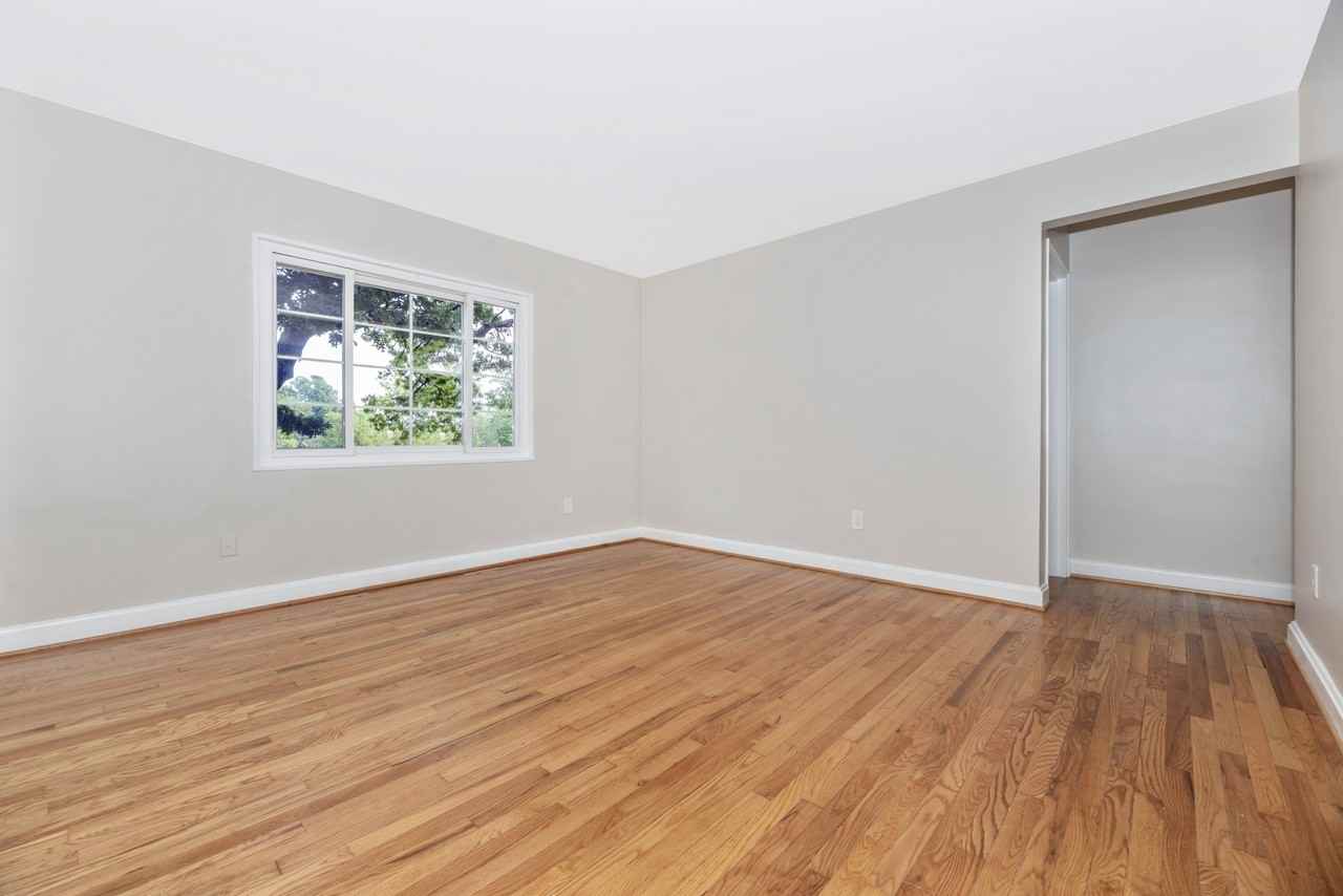 750 Carroll Parkway - Photo 5 of 11