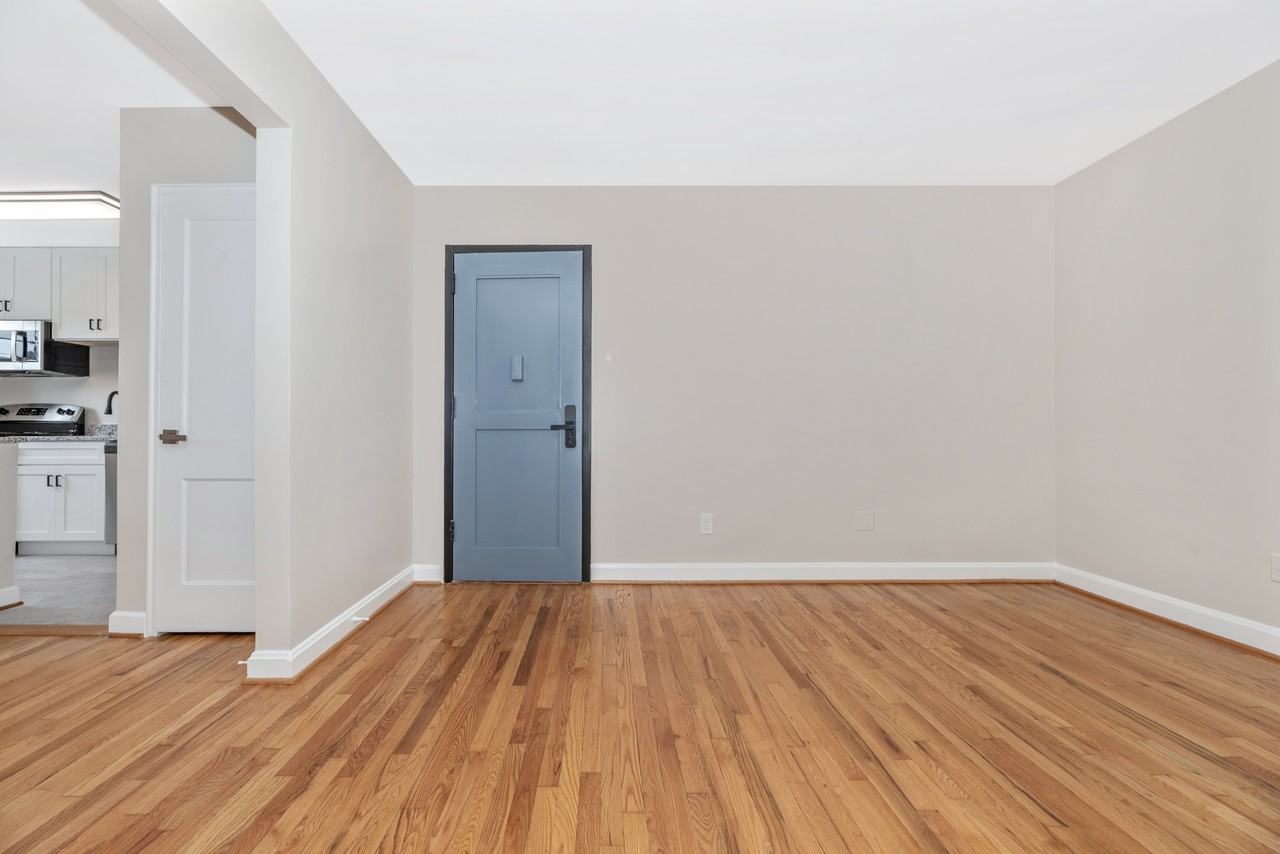 750 Carroll Parkway - Photo 6 of 11