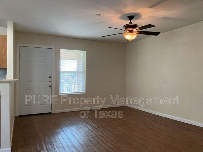 403 Hedgewood Dr #D - Photo 3 of 13