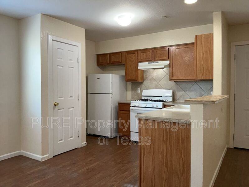 403 Hedgewood Dr #D - Photo 6 of 13