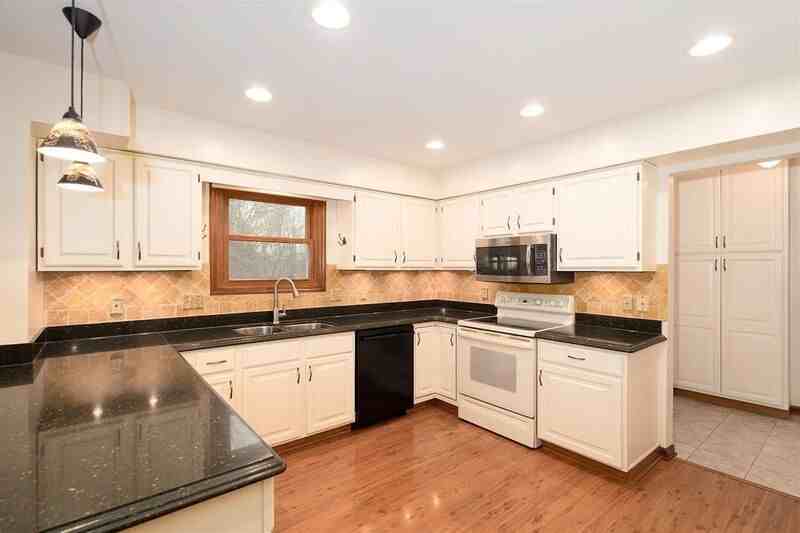 1851 Foxhollow Dr - Photo 3 of 50