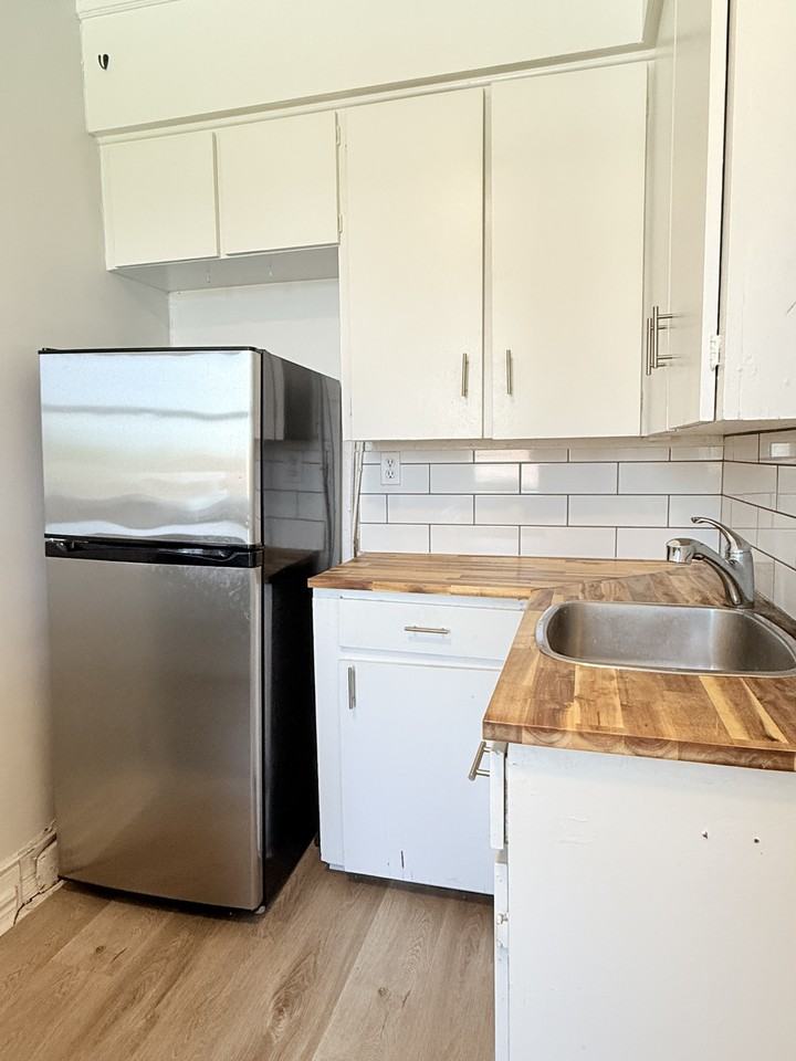 74 Hanna Street West - Photo 2 of 27