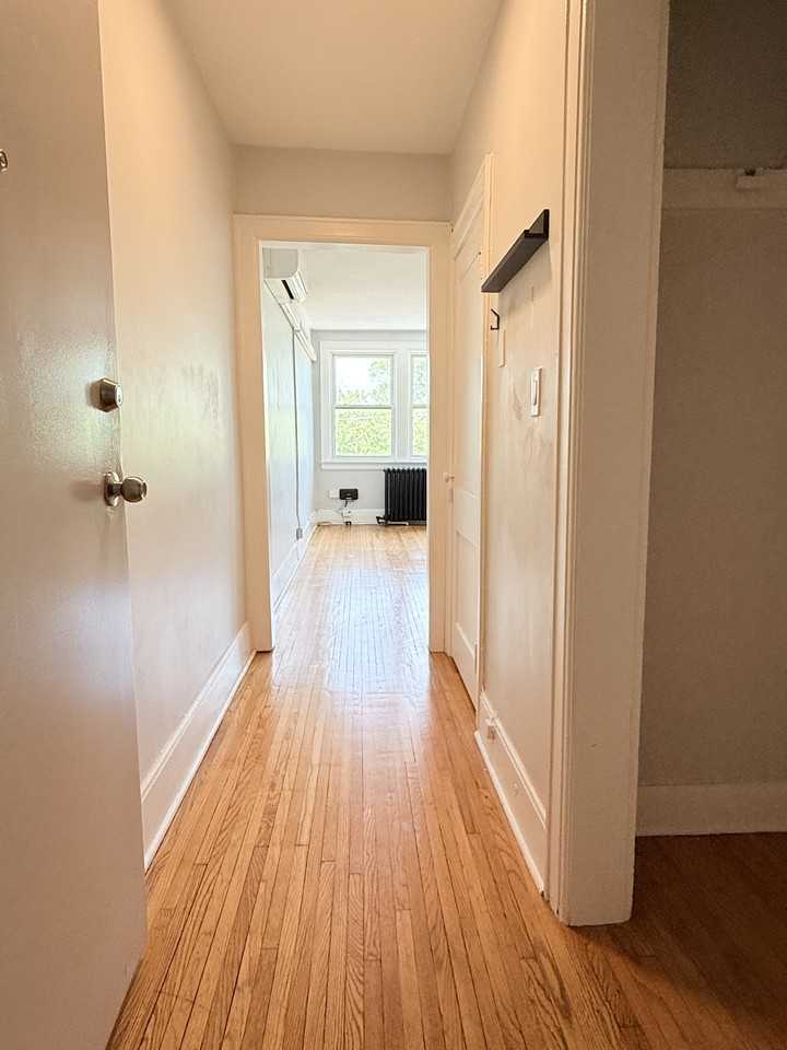 74 Hanna Street West - Photo 4 of 27