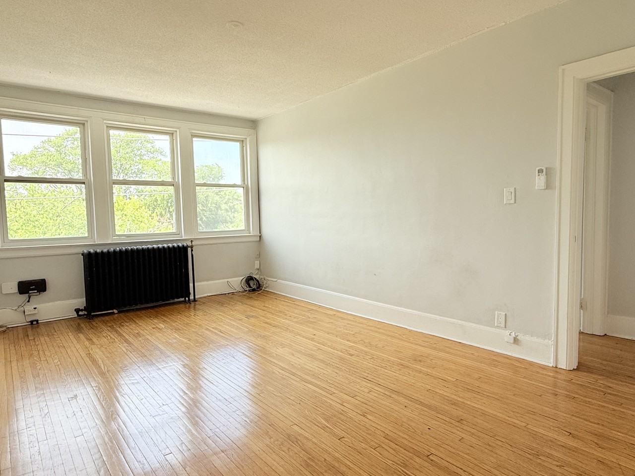 74 Hanna Street West - Photo 5 of 27