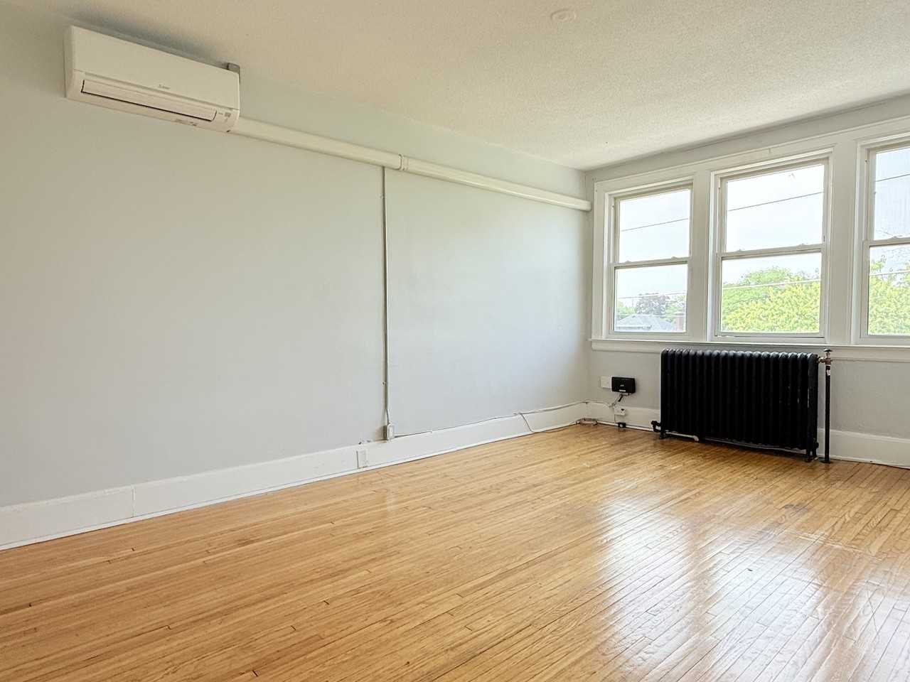 74 Hanna Street West - Photo 6 of 27