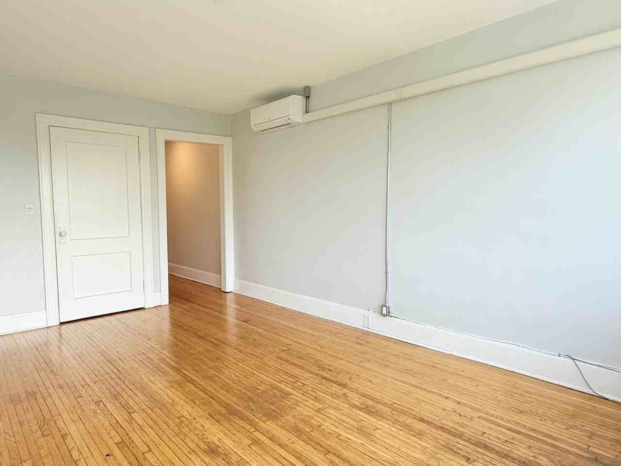 74 Hanna Street West - Photo 7 of 27