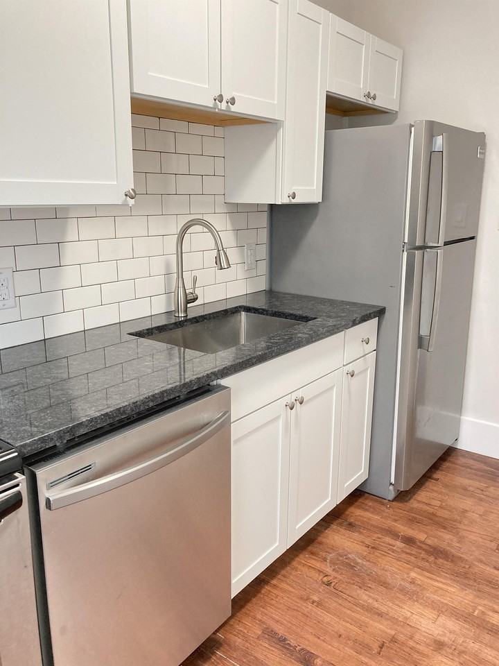 1469 Ottawa Street - Photo 7 of 32