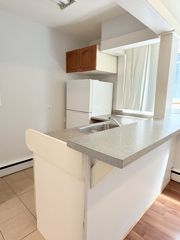 1590 Ouellette Avenue - Photo 4 of 12