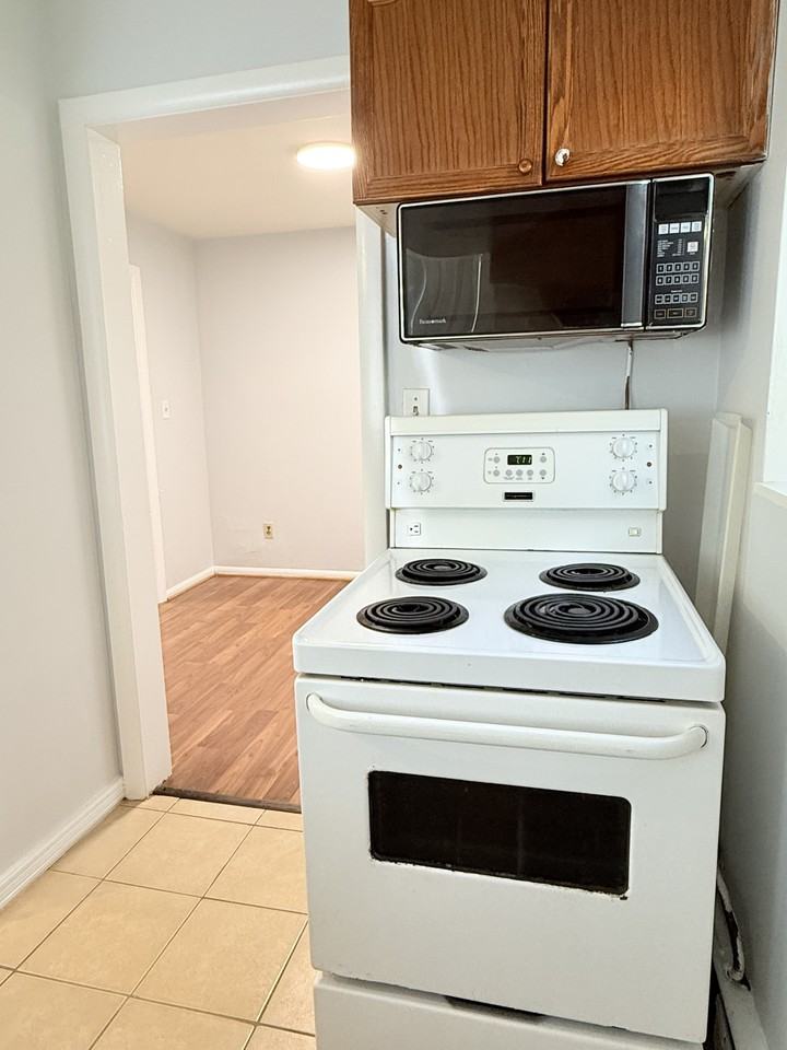 1590 Ouellette Avenue - Photo 5 of 12