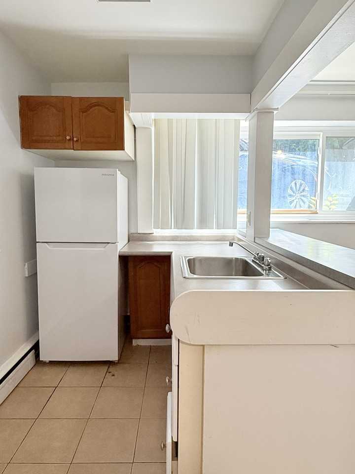 1590 Ouellette Avenue - Photo 6 of 12