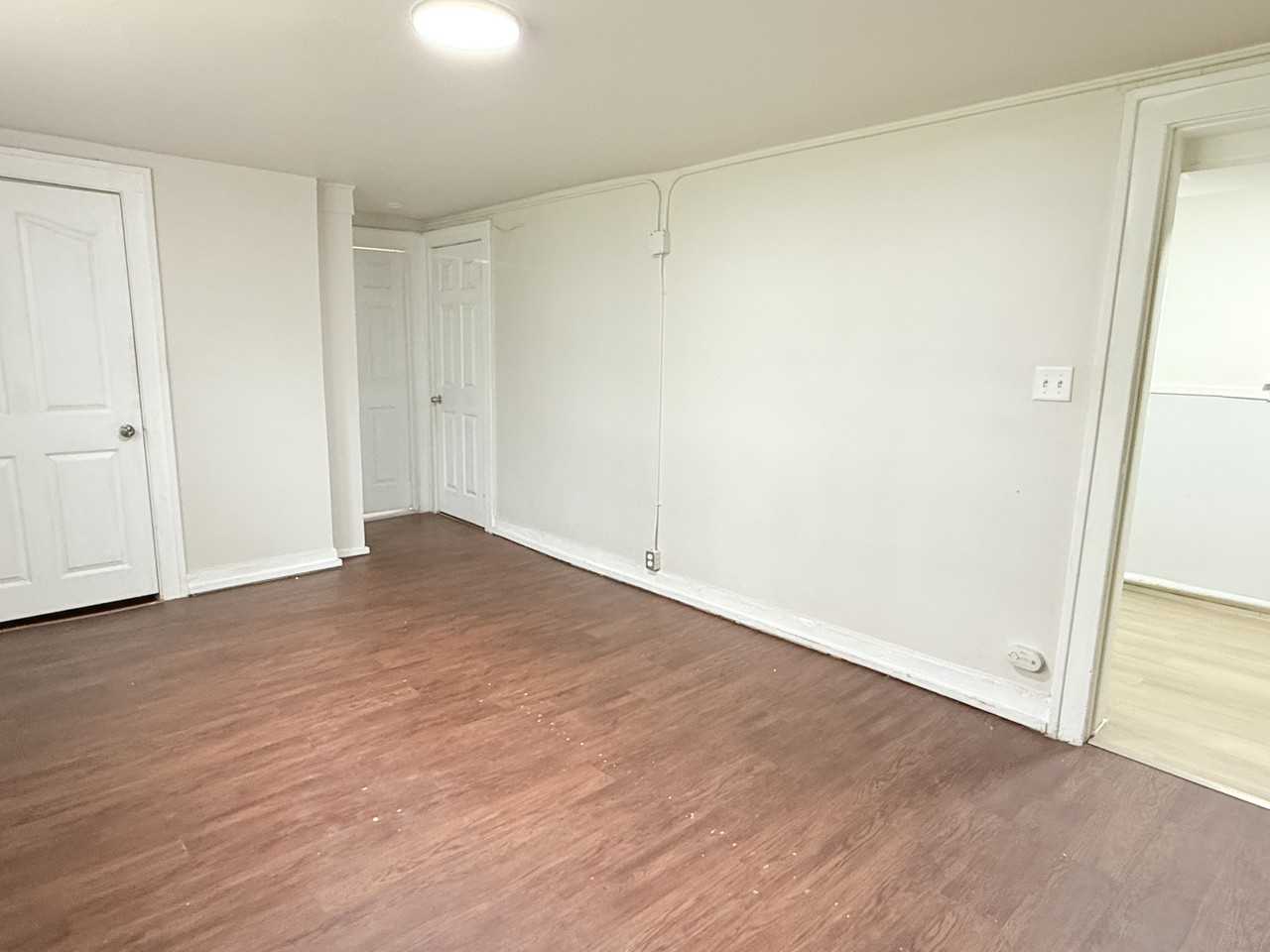 1518 University Avenue West - Photo 3 of 18