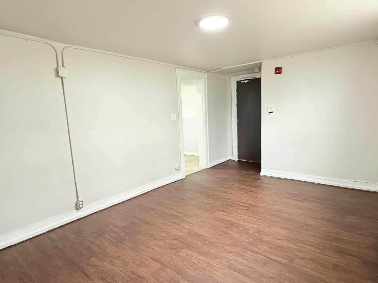 1518 University Avenue West - Photo 4 of 18