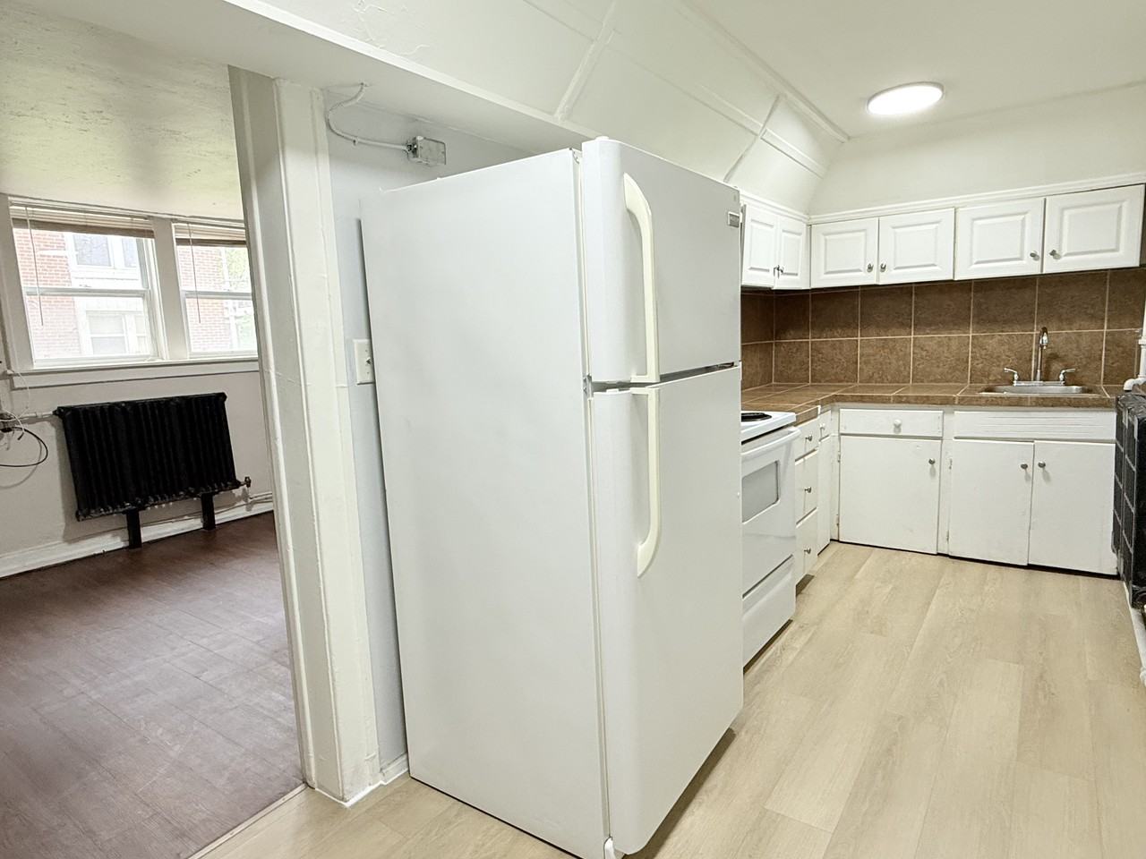 1518 University Avenue West - Photo 5 of 18