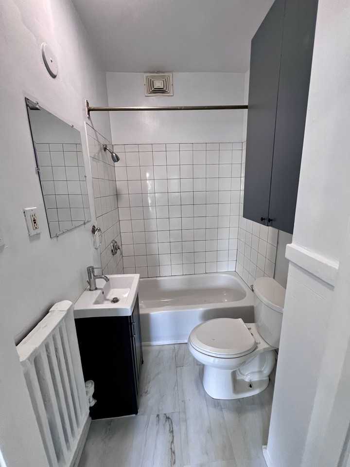 1495 Gladstone Avenue - Photo 7 of 9