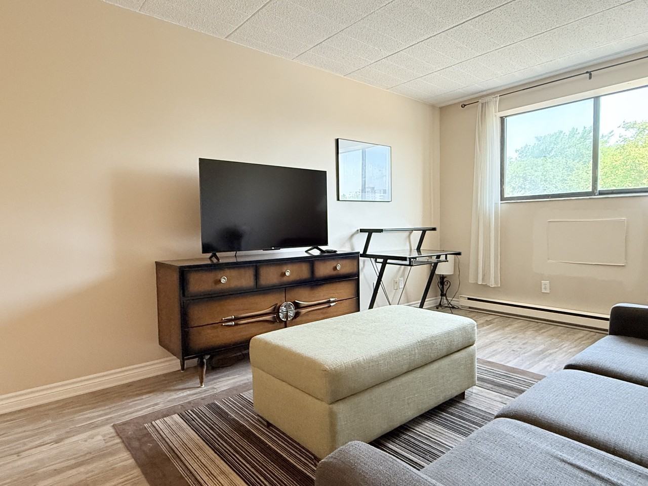 360 Tecumseh Road West - Photo 3 of 13