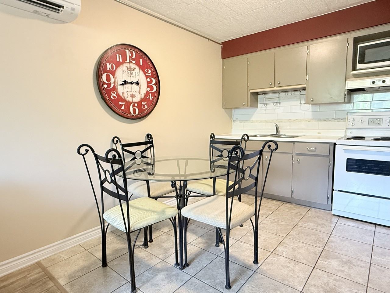 360 Tecumseh Road West - Photo 6 of 13