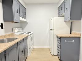 featured image of 4 Dufferin St N