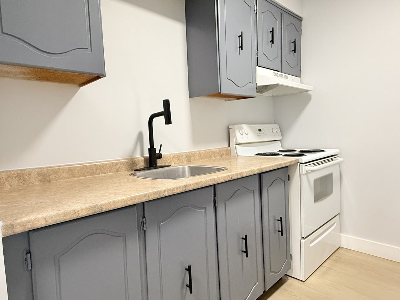 4 Dufferin Street - Photo 4 of 33