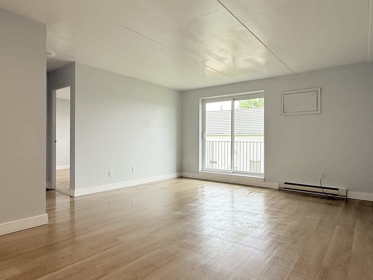 4 Dufferin Street - Photo 6 of 33