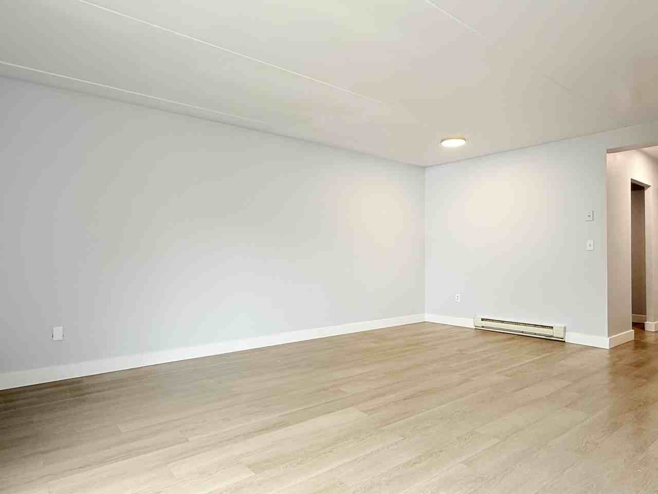 4 Dufferin Street - Photo 7 of 33