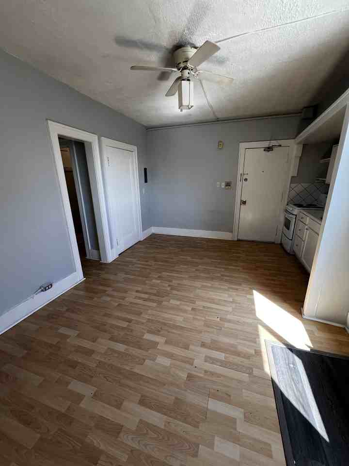 1441 Wyandotte Street East - Photo 2 of 8